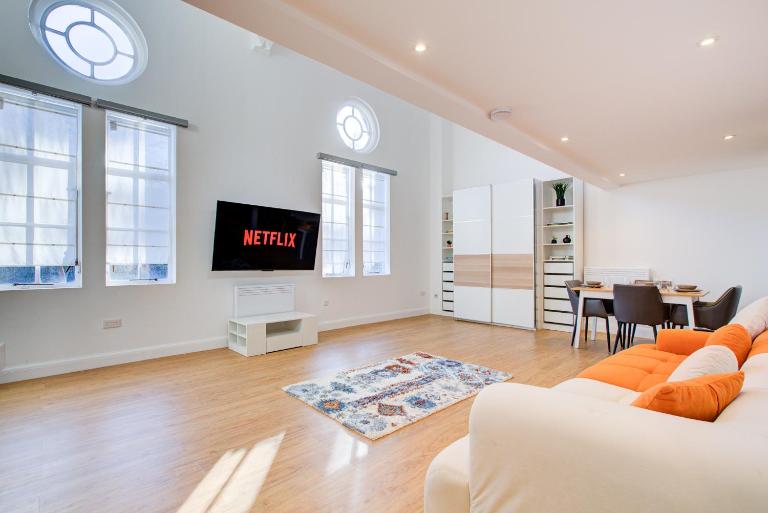 Contemporary 2-Bedroom Apartment in Wanstead, London - Ferienwohnung London