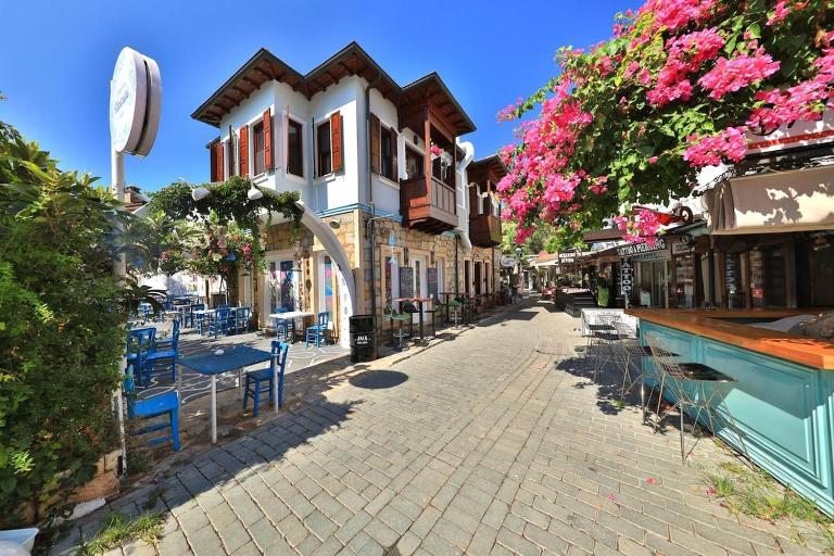 50 meters to the Long Bazaar in LavantaKaş 1 Kaş Square - B&B Kaş