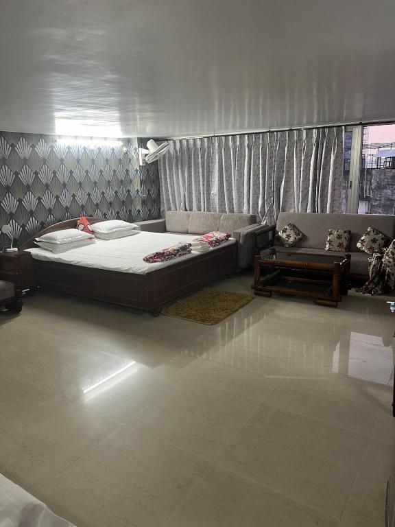 Penthouse with Terrace Garden - Ferienwohnung Gauhati
