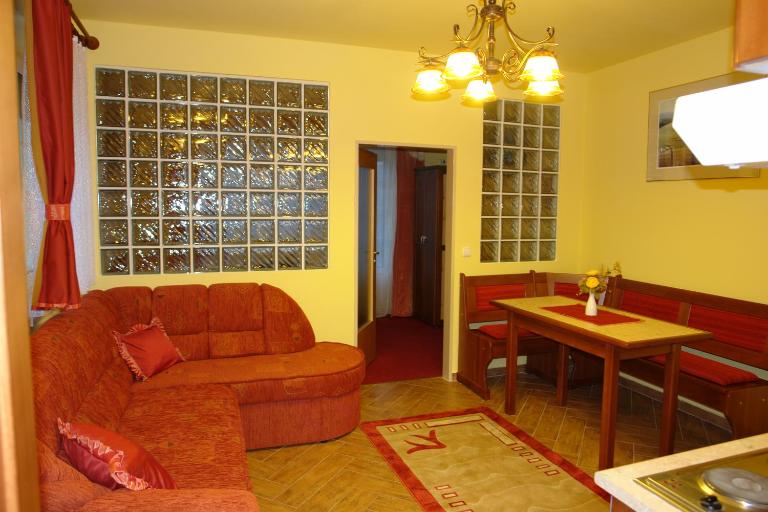 HoldLux Apartman - B&B Sárvár