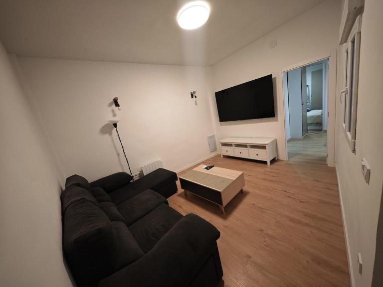 Stylish Alcobendas Studio Seasonal - Bed and Breakfast Alcobendas