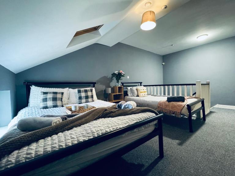 Queens Townhouse - 4 Bedrooms - Sleeps 9 - B&B Whitehaven