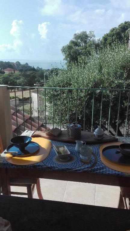 bastidon, 5 people near beach, sea view, quiet - B&B Le Lavandou