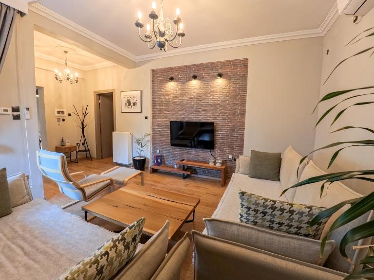 Living Life Apartment Komotini - Chambres d'hôtes Komotiní