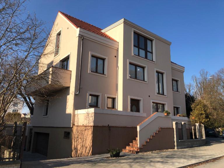 Apartmán Na Dukelské s garáží - Ferienwohnung Tábor