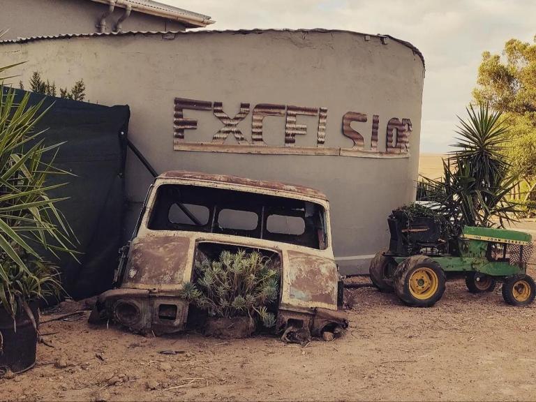 Excelsior Airstream Glamping - B&B Porterville