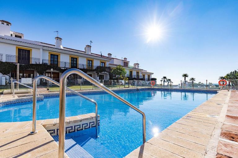 042 Classic 2 Bed Andalusian Townhouse 500m From Beach - B&B Mijas