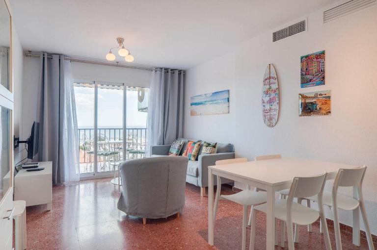041 Bright 3 Bed, Sea Views Beach Apt - Bed and Breakfast Benalmádena