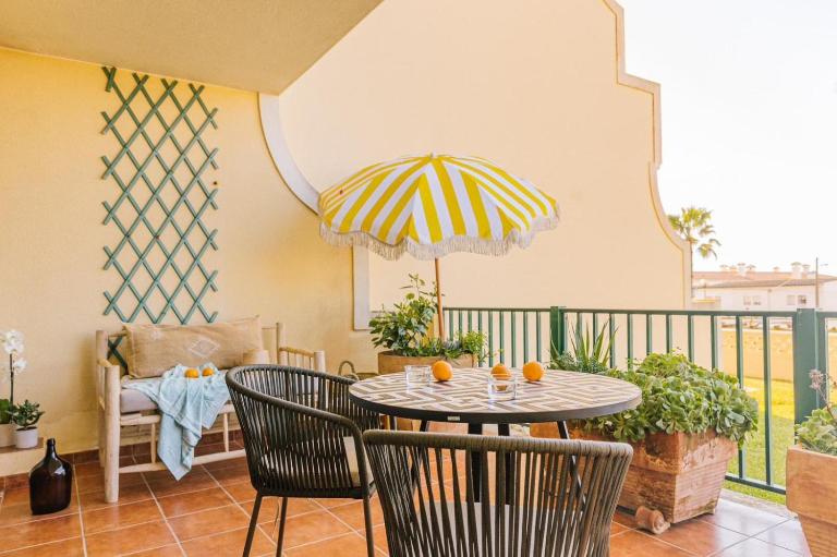 Apt São Sebastião - 1 bedroom oceanfront with pool - B&B Ericeira