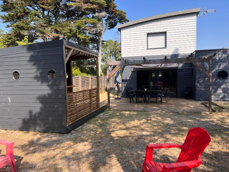 Maison sur jardin clos à 100m de la plage - Bed and Breakfast Île-Tudy