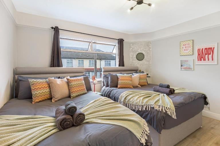 Finsbury Park Hideout Sleeps 10 - Chambres d'hôtes Londres