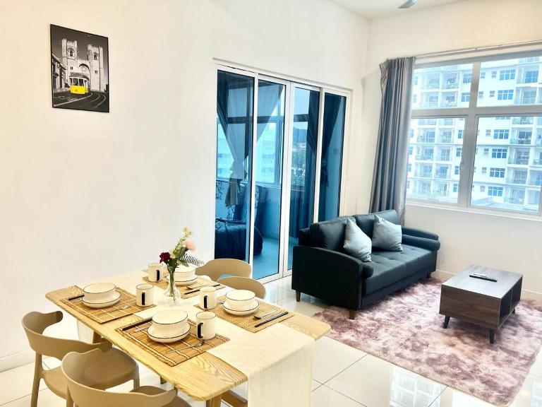 SG 1-6Pax 1Room 4Bed Sky Pod Puchong IOI Mall LRT - B&B Puchong Batu Dua Belas