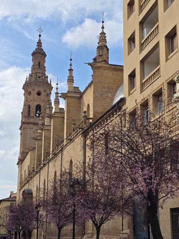Juan Lobo - B&B Logroño