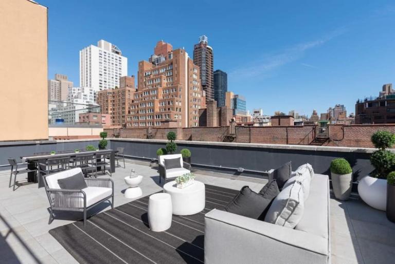 3BR Penthouse with Massive Private Rooftop - B&B New York