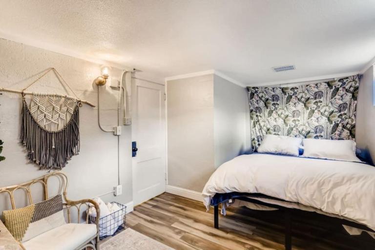 Guest Suite With Kitchenette And A 5 star Location - Bed and Breakfast Denver