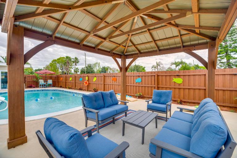 Lanai, Grill & Outdoor Pool: Melbourne Duplex! - B&B Melbourne