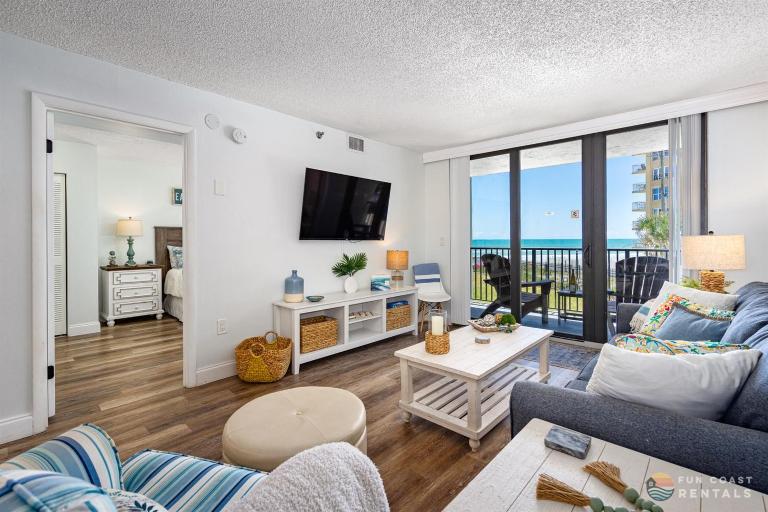 Ocean View Balcony just STEPS to the Beach with Pool, Parking and Wi-Fi! - B&B New Smyrna Beach