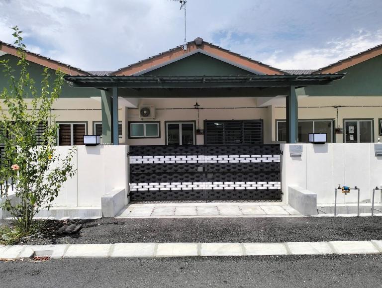 Homestay Panda Seri Iskandar Location nearby Uitm Utp KPM - B&B Seri Iskandar