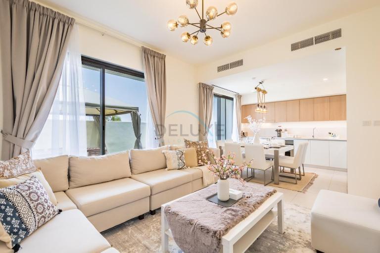 Conveniently Located Near Airport and Expo City 4BR Townhouse with Assistant Room at Parkside 2, Dubai South by Deluxe Holiday Homes - B&B Dubai