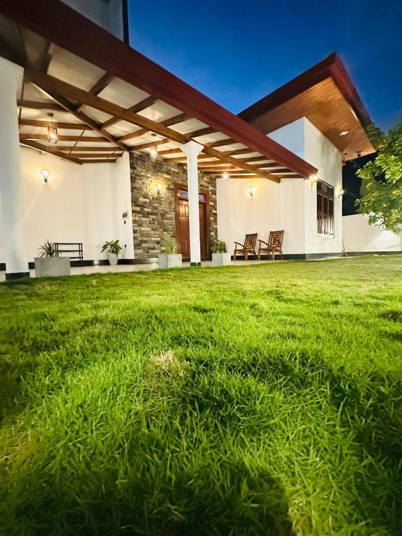 Rainbow Villa - Bed and Breakfast Weligama
