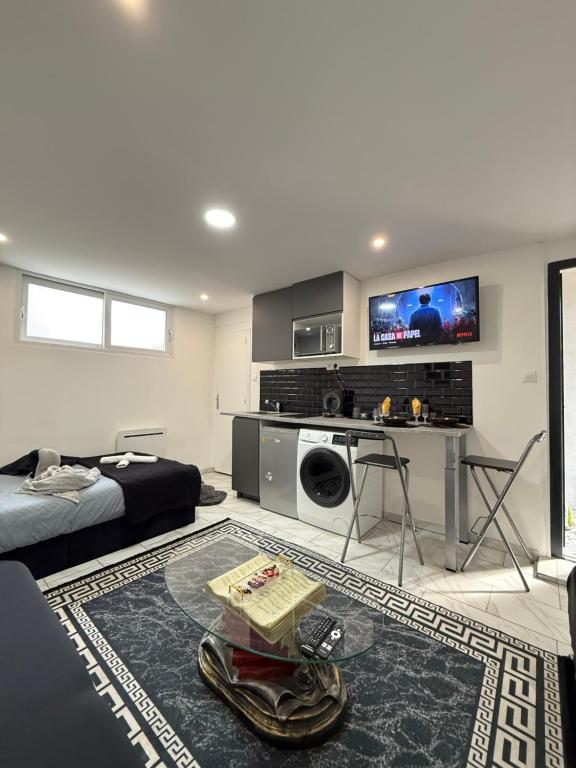 SUPERBE STUDIO PROCHE PARIs - B&B Choisy-le-Roi