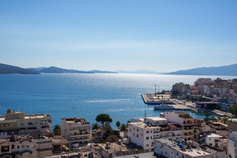 emBrace Apartments - B&B Saranda