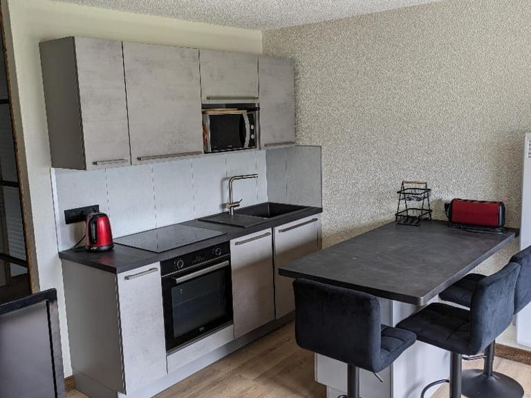 Studio confortable à Châtel avec WiFi et parking couvert - FR-1-676-215 - B&B Châtel