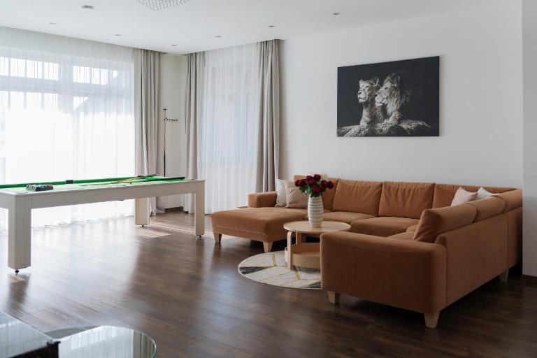 Luxury Apartment with Sauna - 185 m2 - Bed and Breakfast Košice