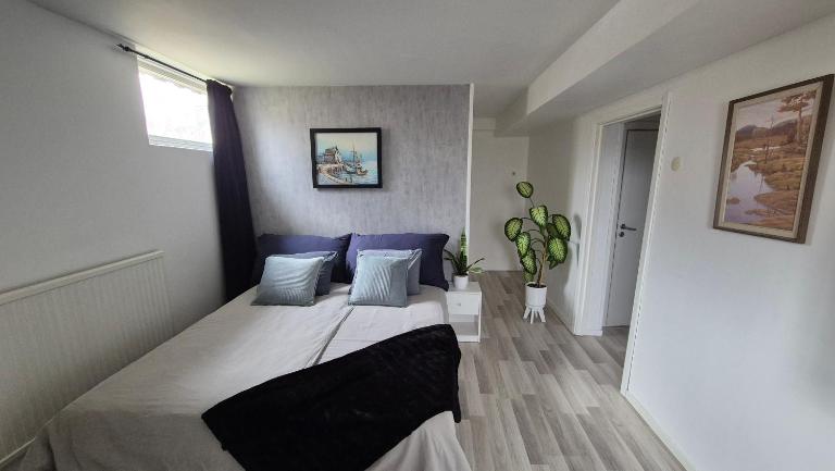Central apt in quiet residential area - B&B Åkersberga