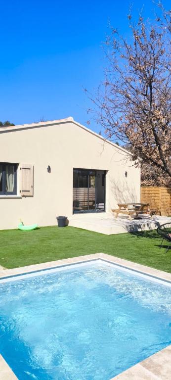 Villa Luberon 3ch piscine jardin parking - B&B Saignon