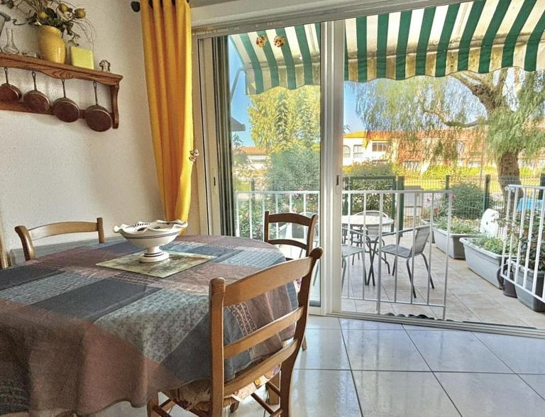 LAL110-004 STUDIO cabine 2 couchages - LA LONDE LES MAURES - B&B La Londe-les-Maures