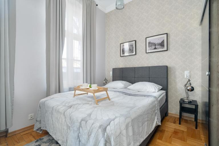 Przytulne Studia Very Berry w Poznaniu Blisko Parku by Noclegi Renters - Bed and Breakfast Poznań