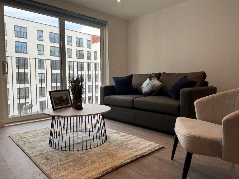 Stylish 1-Bedroom Apartment Sleeps 3 in central Birmingham - Bed and Breakfast Birmingham