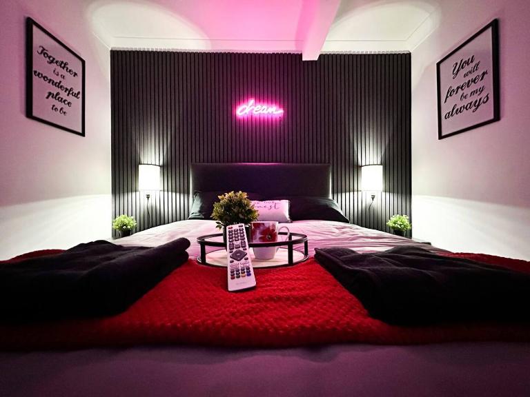 Boutique Backyard Bungalow - Brimsdown - Ferienwohnung Enfield Lock