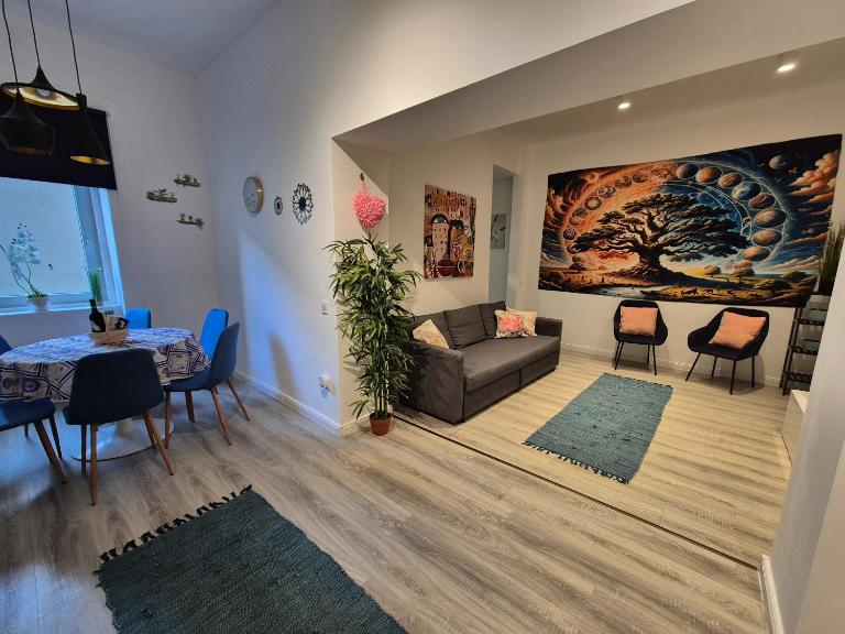 Damjanich 51- Lovely 3bedroom apartment - Bed and Breakfast Boedapest
