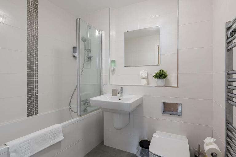 Breathtaking Views, Central MK & Free Parking! - Ferienwohnung Milton Keynes
