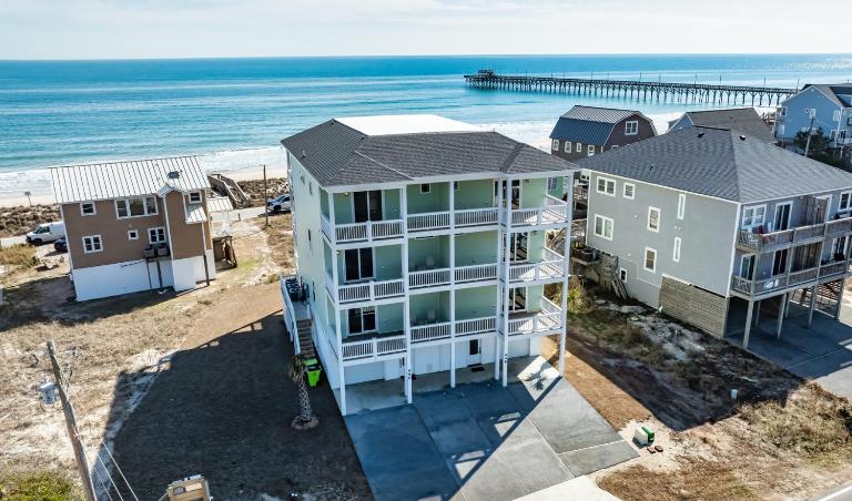 Sandpipers and Sunshine by Sea Scape Properties - B&B North Topsail Beach