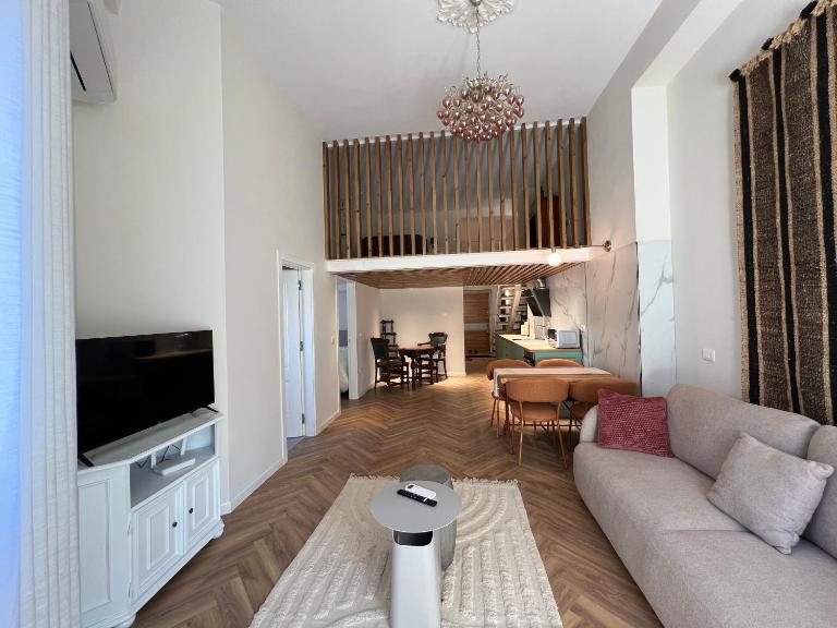 Dennys Apartment City Center Duplex - B&B Tirana