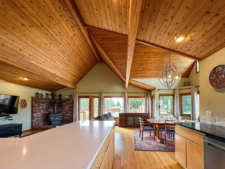 Olympic Oasis Tranquil Retreat Near Dungeness Wildlife Refuge Hot Tub - B&B Sequim