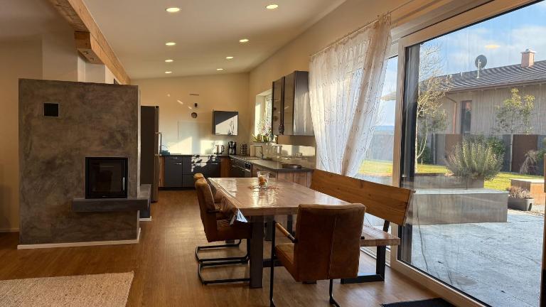 Ferienwohnung Weitblick Wangen im Allgäu - Zwei Schlafzimmer - Terrasse - Kamin - B&B Wangen