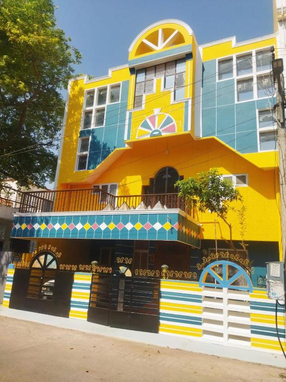Private Villa With Swimming Pool at White Town - Bed and Breakfast Pondicherry