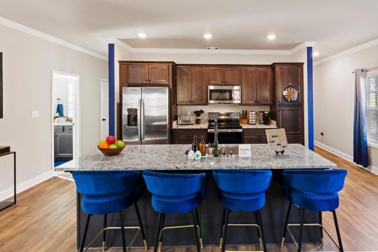 Game Day Weekends , 4BR, Athens Home, Sleeps 9 - Chambres d'hôtes Athens