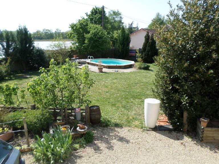 Maison patio et piscine - B&B Feillens