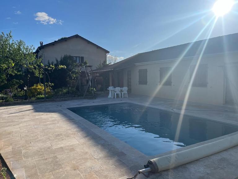 Family House Heated Pool - Chambres d'hôtes Espère