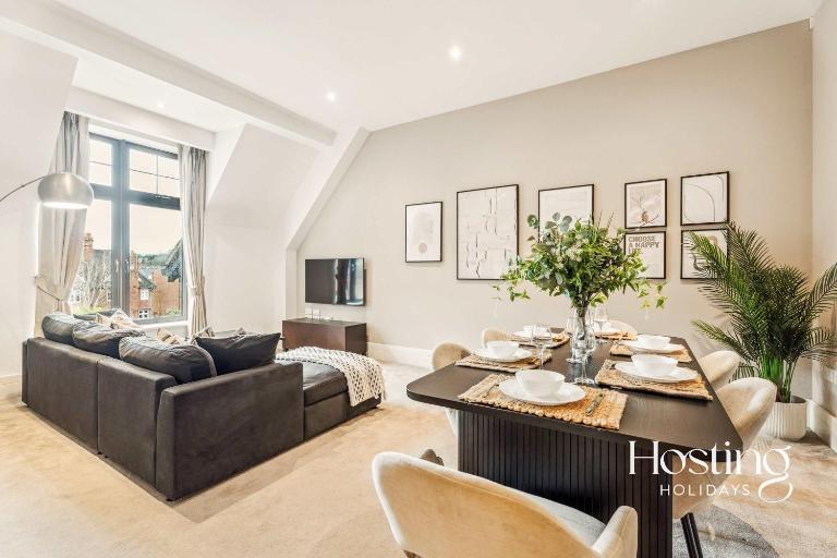 The Sovereign Suite - 2-bedroom Luxury Apartment with Parking - Ferienwohnung Henley-on-Thames