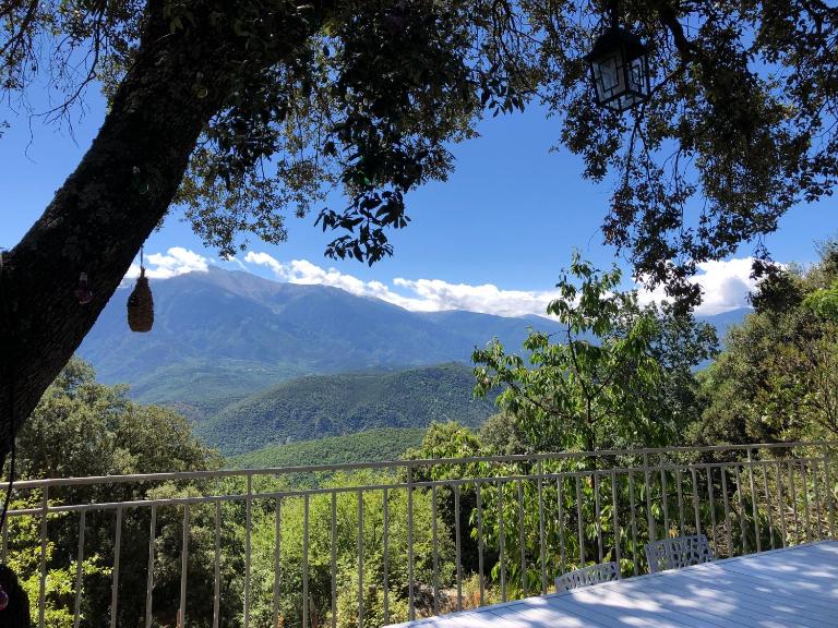 Seuls au Monde - mas isolé avec vue sur le pic du Canigo - Chambres d'hôtes Prades