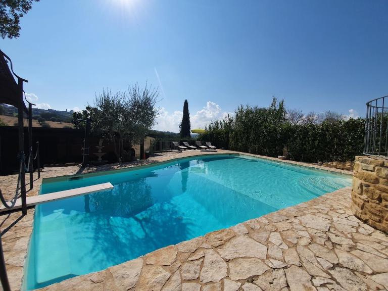 Villa Martin with private pool for 5 people - B&B Montegranaro