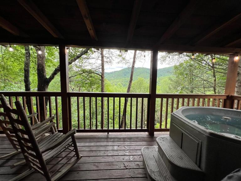 Great Cabin with a View close to Dollywood! - B&B Sevierville