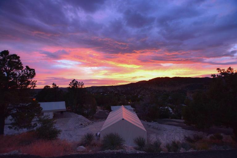 Glamping Tent #5 with Heat AC and Private Bath - B&B Orderville