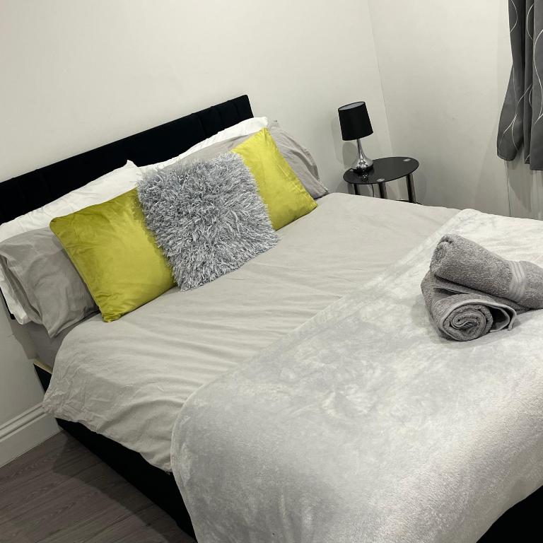 Sleek 2 Bed Oasis Croydon, Sleeps 6 - B&B Croydon